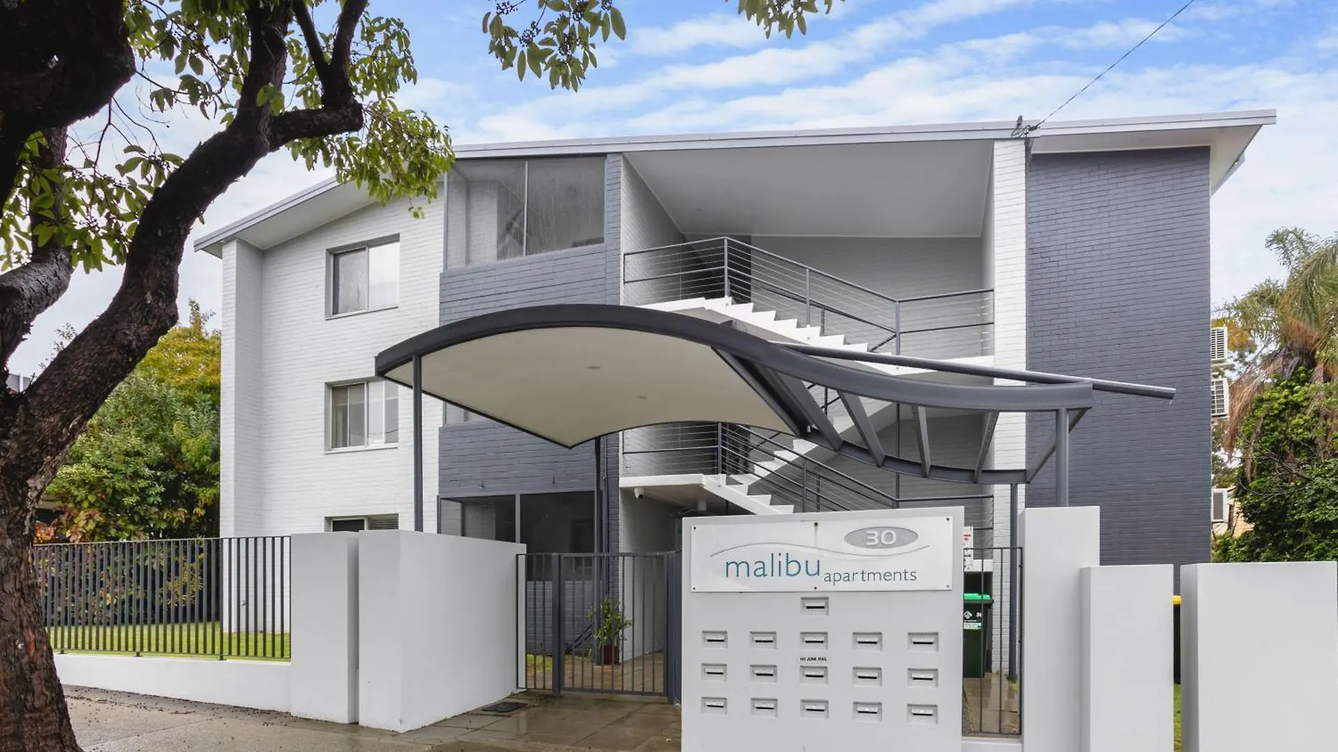 Malibu Apartments - Perth